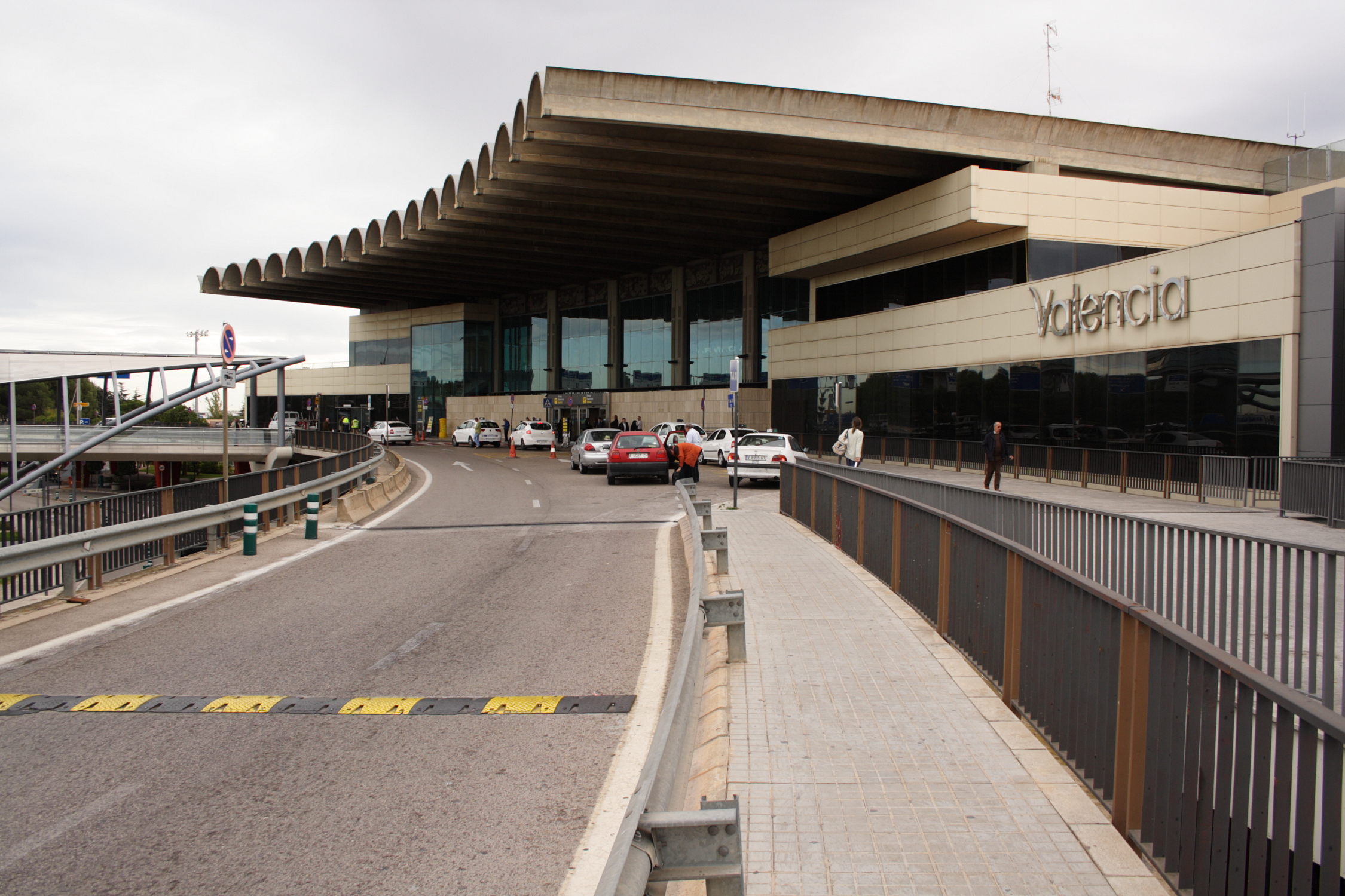 Valencia Airport terminal exterior